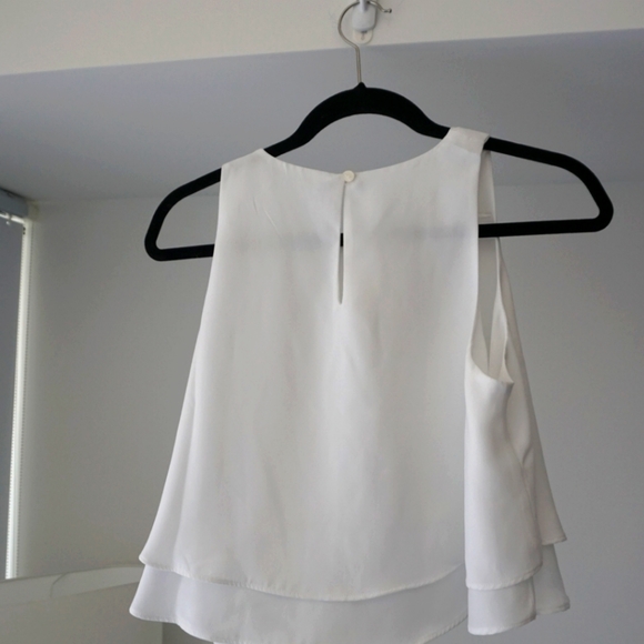 White cropped flowy top - Picture 2 of 2